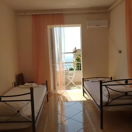 Let Hotel Lukove